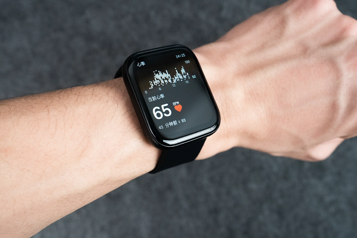 What are the pros and cons of a smart watch?